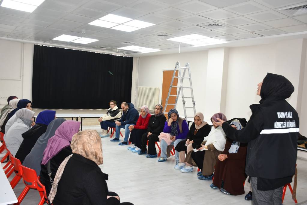 SİVEREK’TE ANNE-ÇOCUK ATÖLYESİ ETKİNLİKLERİ SÜRÜYOR